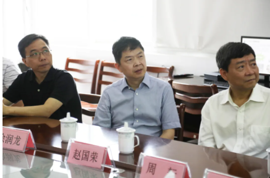 6月4日，省市场监管局党委委员、副局长，省药品监管局党组书记、局长徐润龙带队来公司开展“三服务”活动